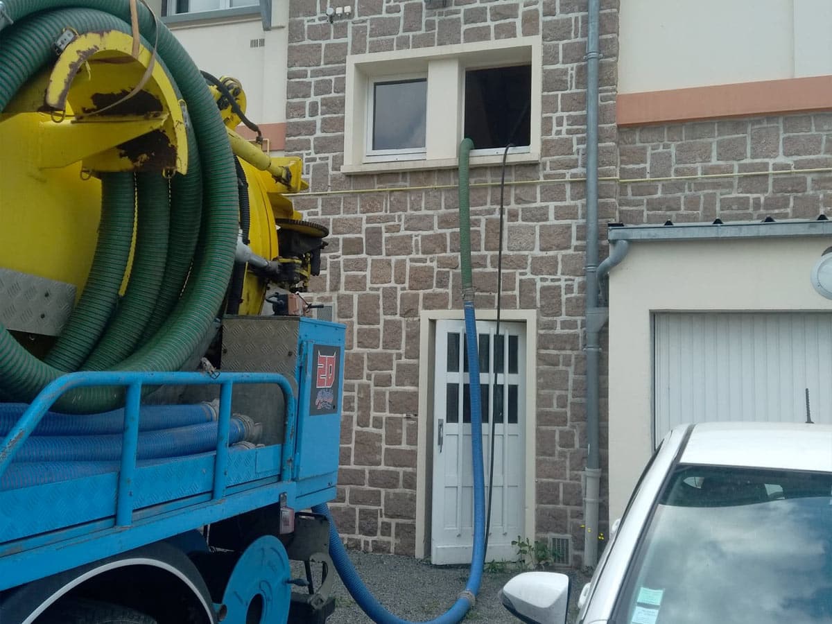 Débouchage canalisations obstruées dans l'Allier, à Vichy, Busset, Montluçon, Moulins - FDM Vidange